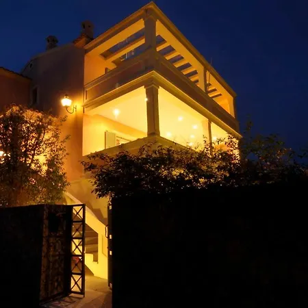 Holiday home Piano House